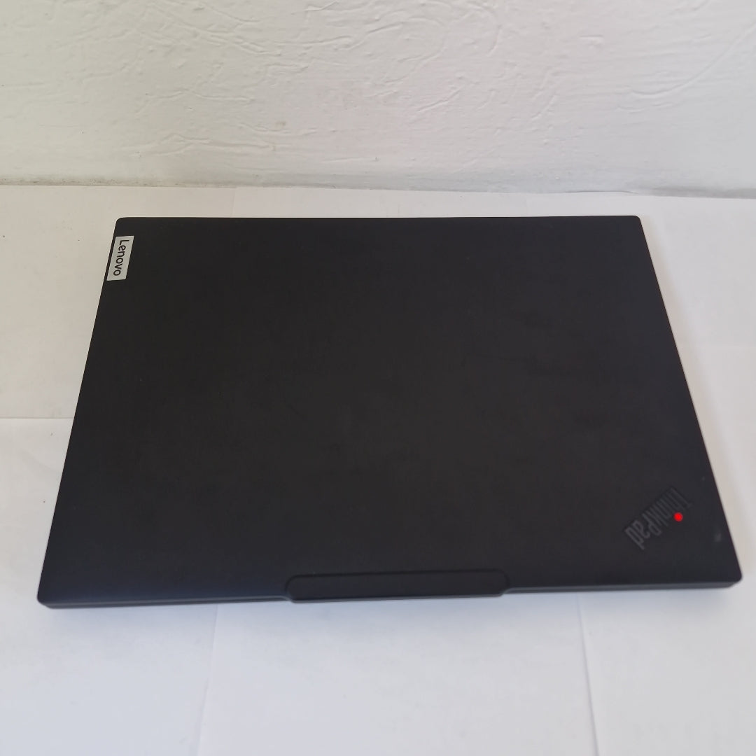 LAPTOP LENOVO THINKPAD T14 GEN 5 (2024) 1 TB SSD 32 GB RAM (SEMINUEVO)