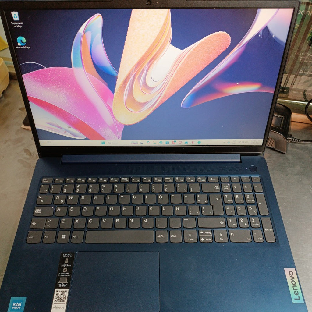 LAPTOP LENOVO IDEAPAD SLIM 3 15IAN8 (2024) 256 GB SSD 8 GB RAM (SEMINUEVO)