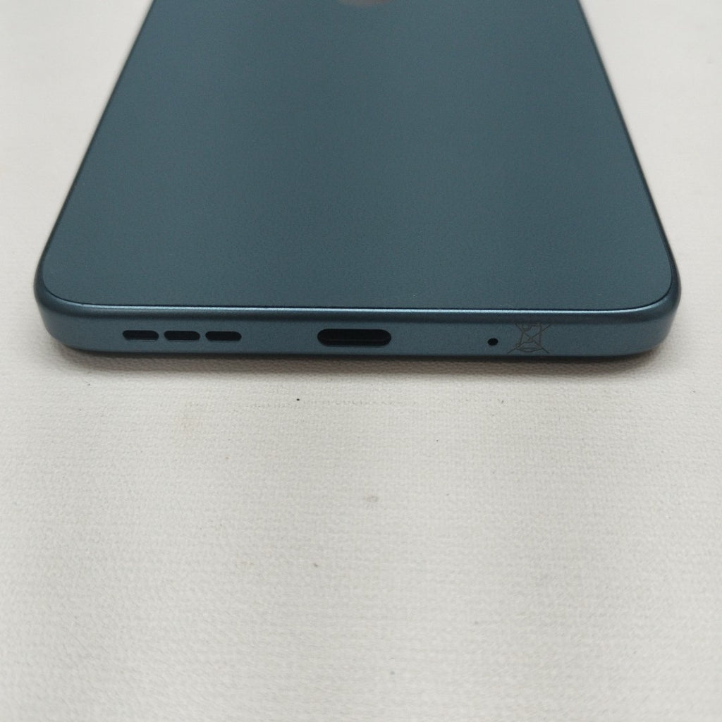 CELULAR MOTOROLA MOTO G06 XT2535-2 (2025) 256 GB 4 GB RAM (SEMINUEVO)