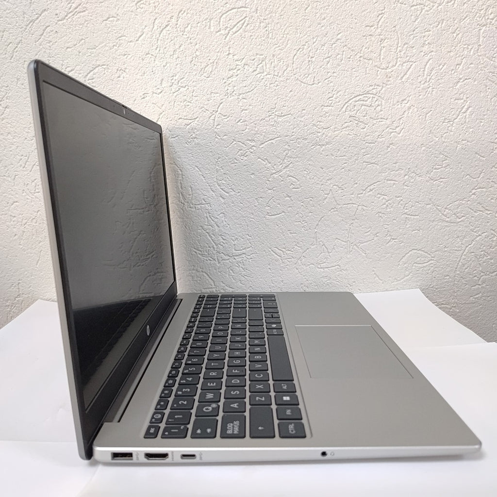 LAPTOP HP 255R G10 (2025) 512 GB SSD 8 GB RAM (SEMINUEVO)