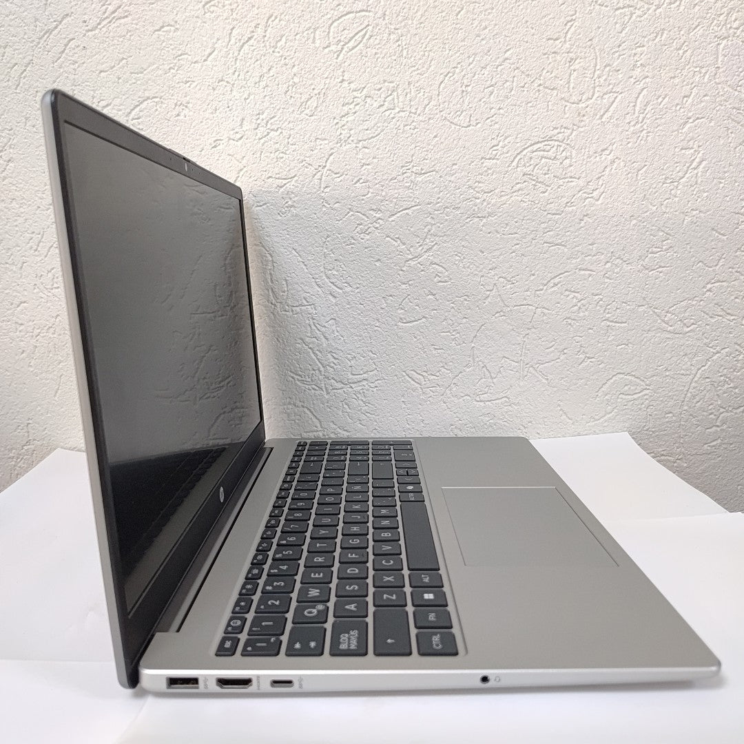 LAPTOP HP 255R G10 (2025) 512 GB SSD 8 GB RAM (SEMINUEVO)