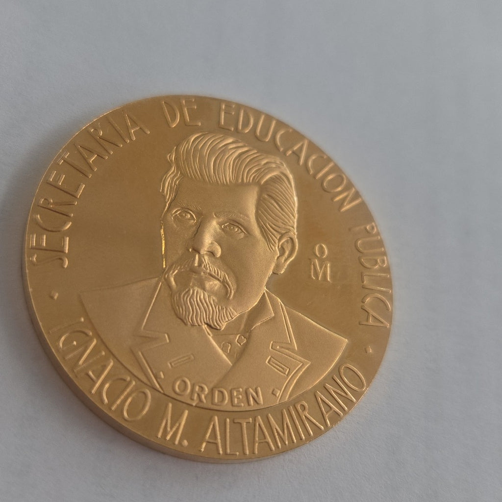 MEDALLA CONMEMORATIVA ORO 21 K 41.8 GRMS (SEMINUEVO)