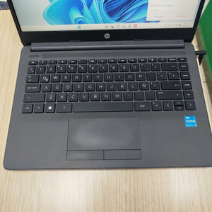 LAPTOP HP 240 G8 (2024) 256 GB SSD 8 GB RAM (SEMINUEVO)
