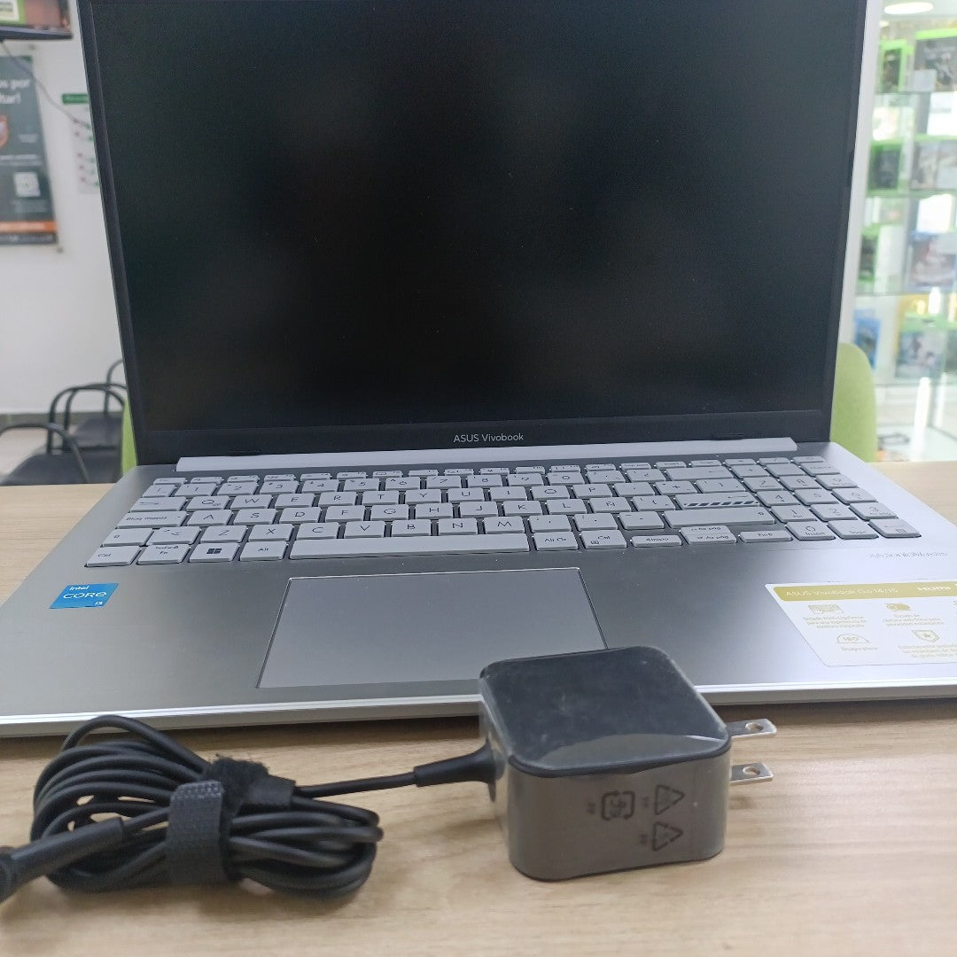LAPTOP ASUS VIVOBOOK GO 15 E1504GA-NJ469W (2025) 512 GB SSD 8 GB RAM (SEMINUEVO)
