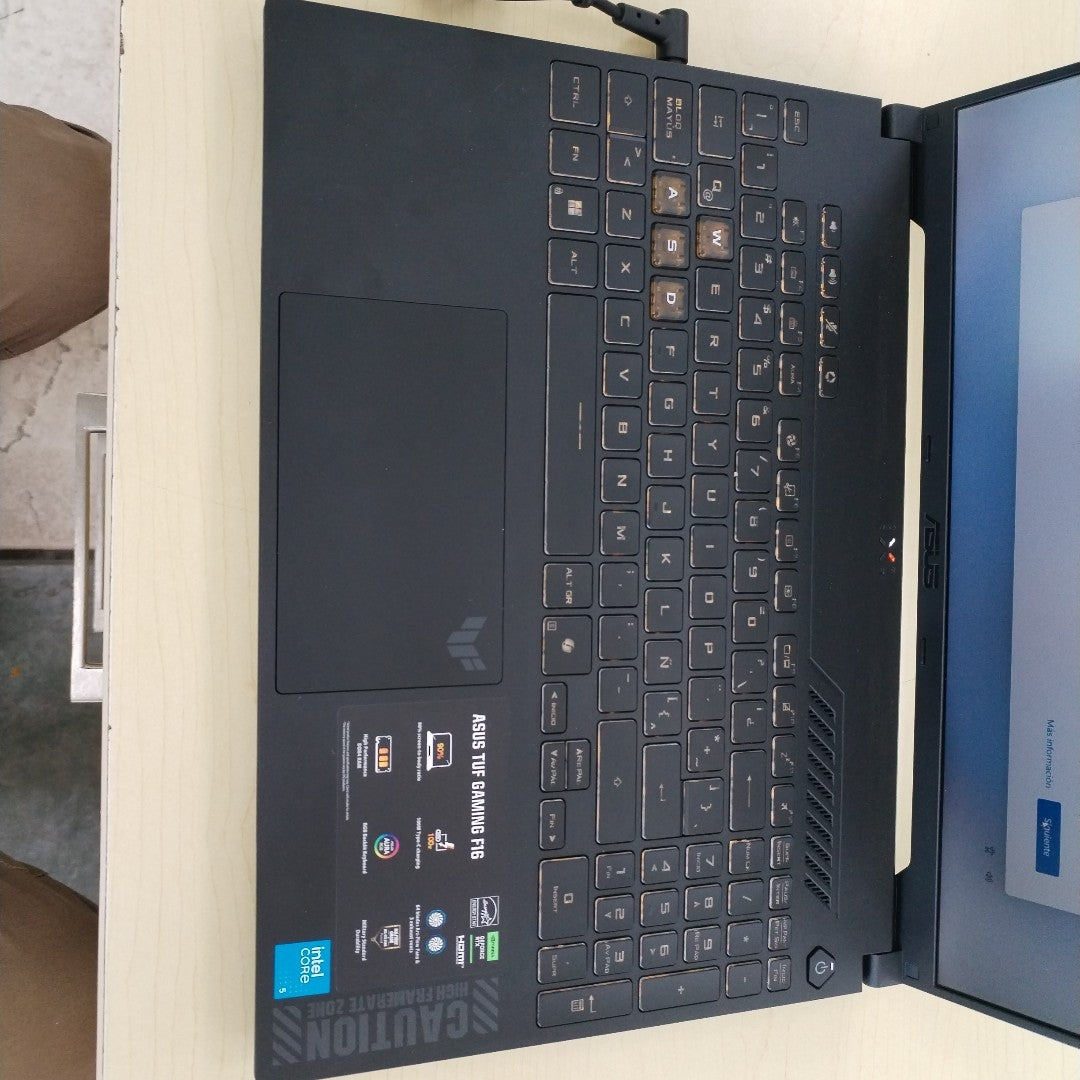 LAPTOP ASUS TUF GAMING F16 FX607VJ-RL023W (2025) 1 TB SSD 16 GB RAM (SEMINUEVO)