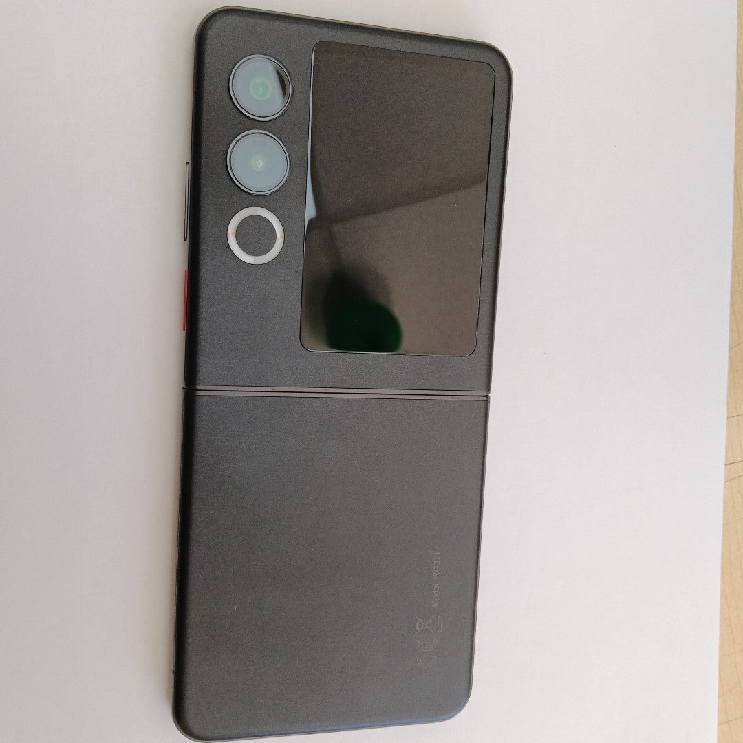 CELULAR NUBIA FLIP 2 NX732J (2025) 512 GB 12 GB RAM (SEMINUEVO)