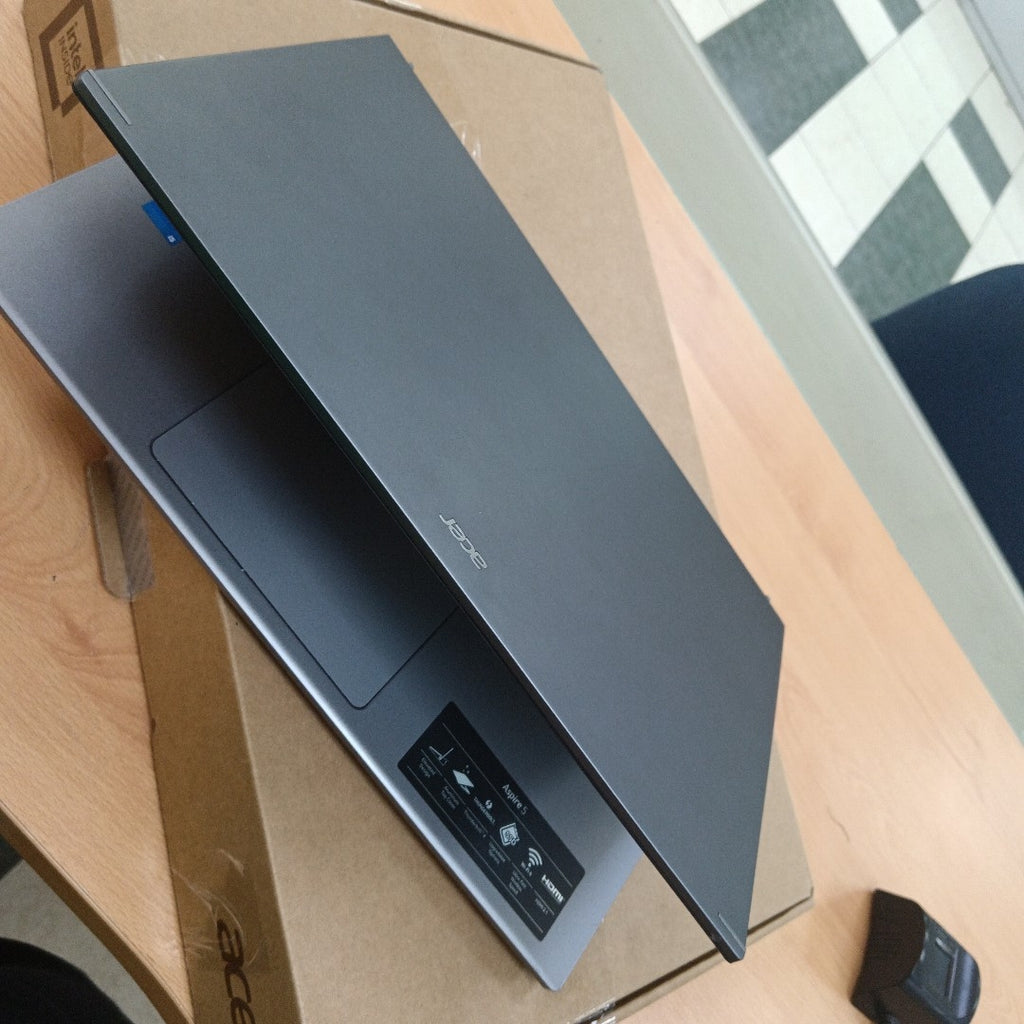 LAPTOP ACER ASPIRE 5 A515-57-52AT (2023) 512 GB SSD 8 GB RAM (SEMINUEVO)