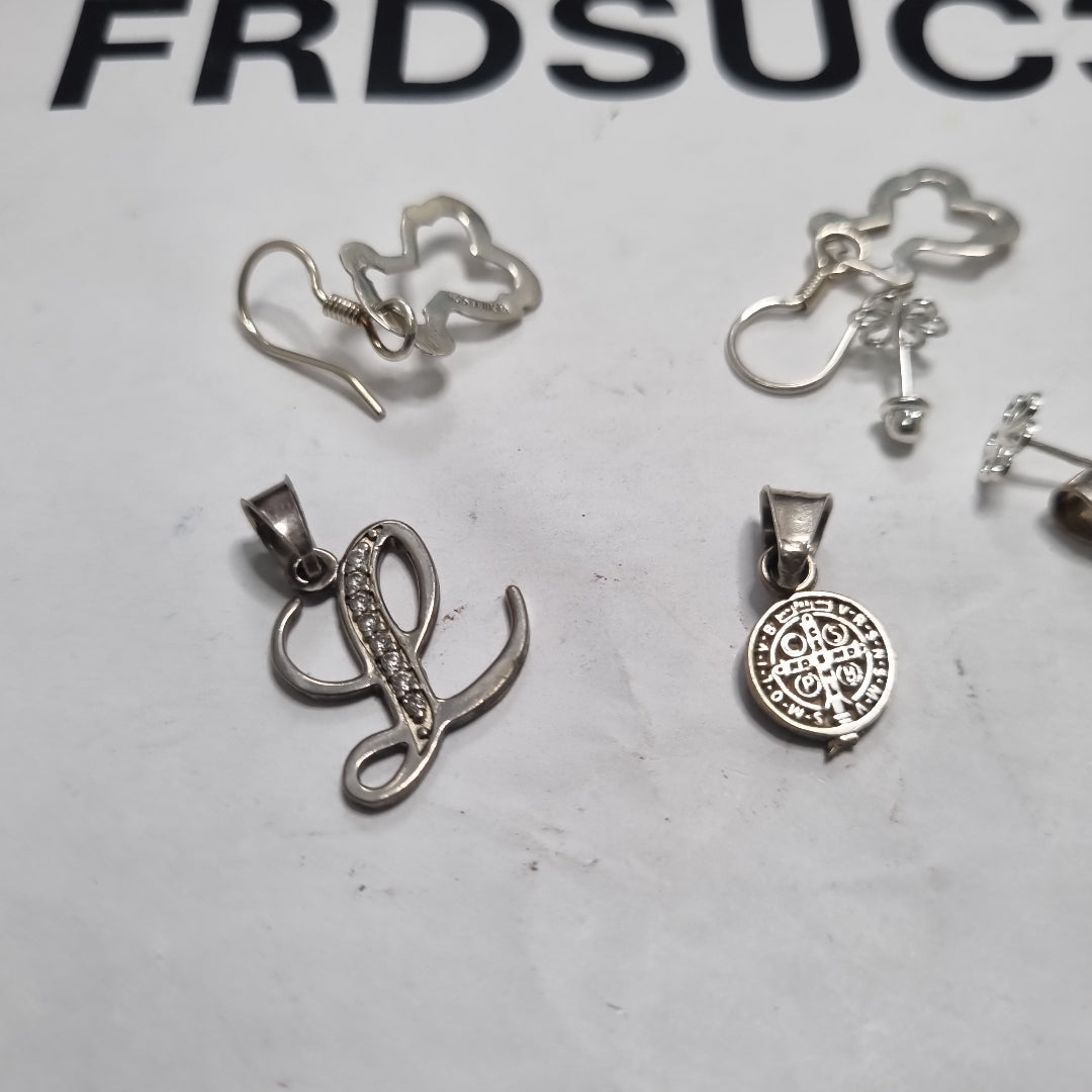 ARETES PAR, DIJE PLATA 6 GRMS (SEMINUEVO)