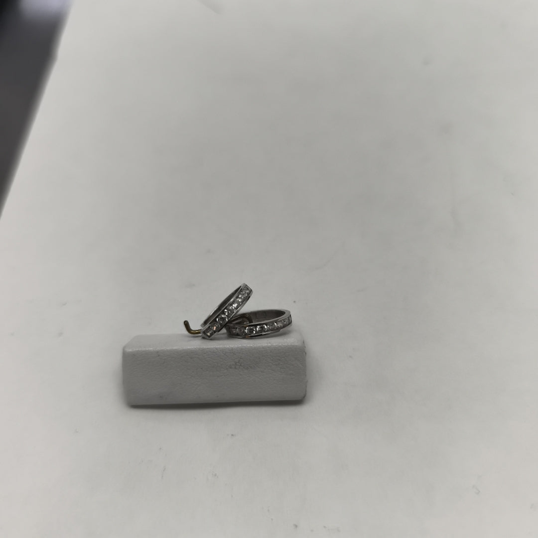 ARRACADAS PAR ORO BLANCO 14 K 1.1 GRMS (SEMINUEVO)