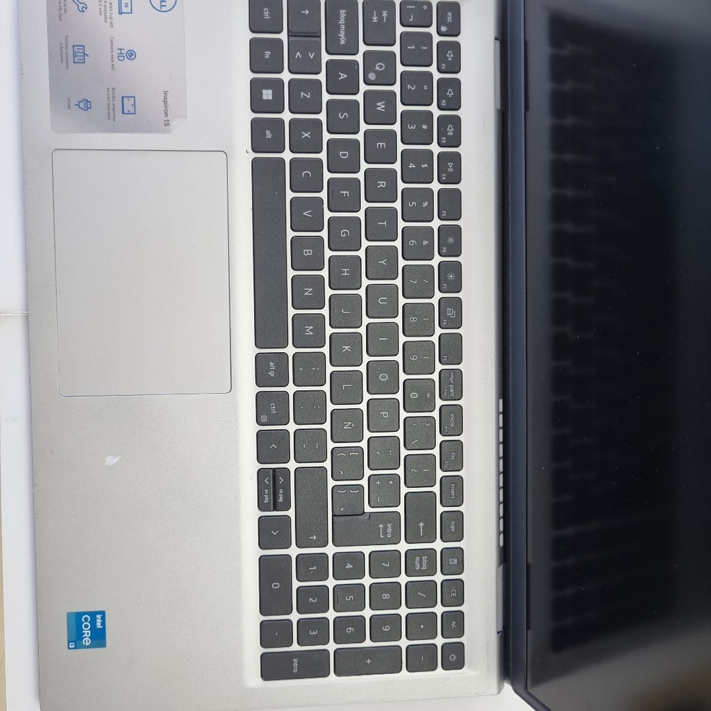 LAPTOP DELL INSPIRON 15 3520 (2024) 512 GB SSD 16 GB RAM (SEMINUEVO)