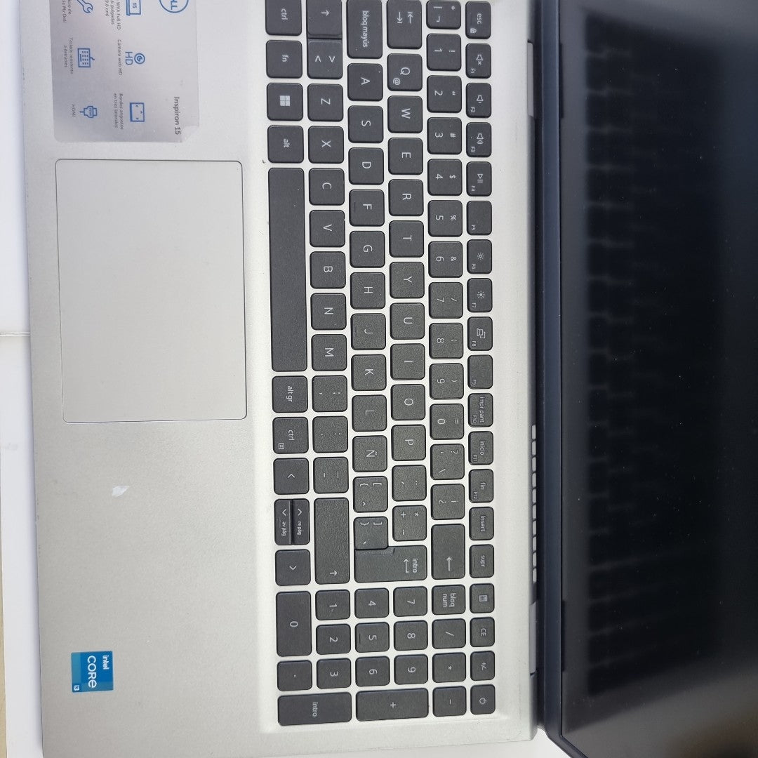 LAPTOP DELL INSPIRON 15 3520 (2024) 512 GB SSD 16 GB RAM (SEMINUEVO)