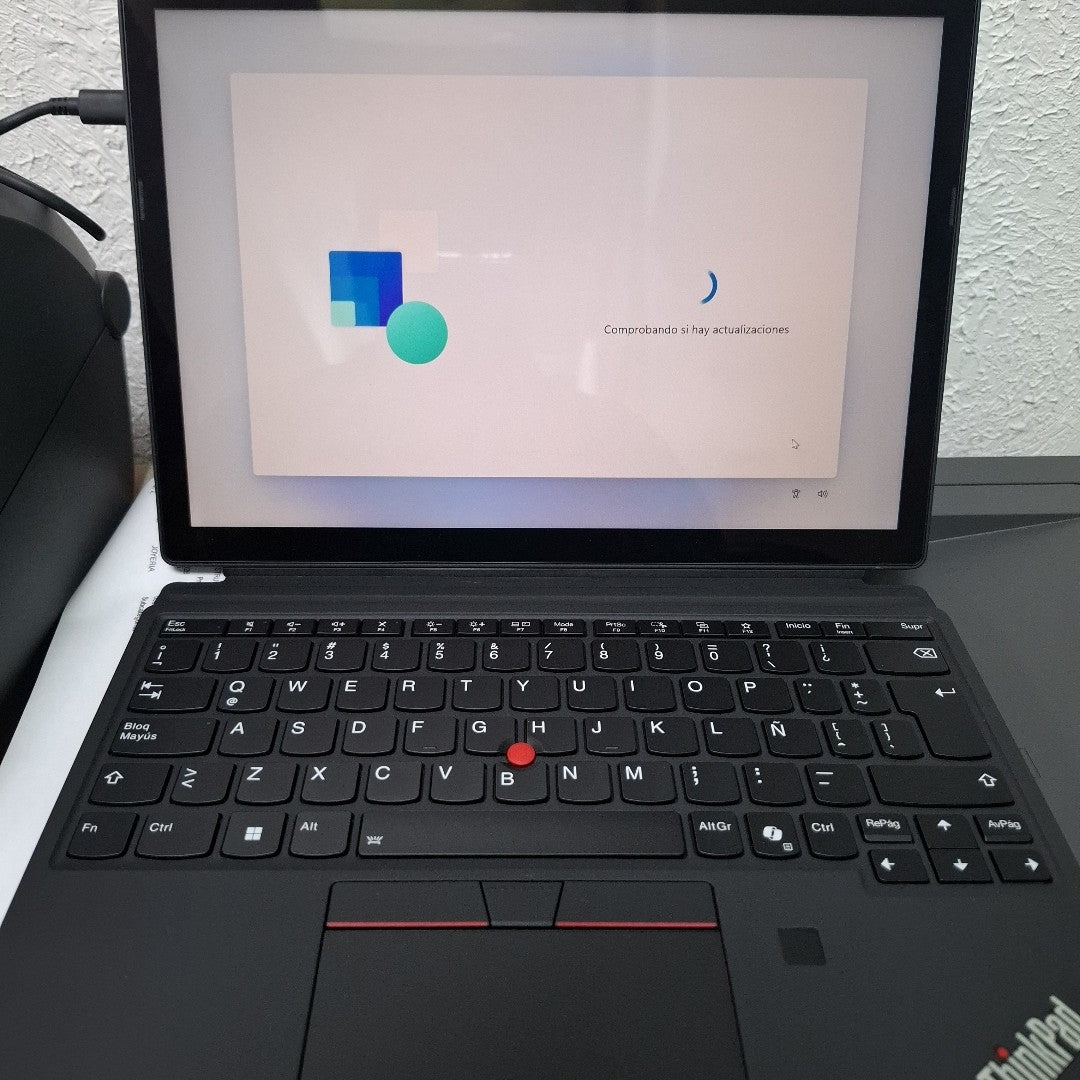 TABLETA LENOVO THINKPAD X12 DETACHABLE GEN 2 (2025) 256 GB SSD 32 GB RAM (SEMINUEVO)