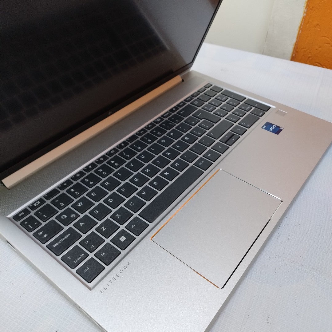 LAPTOP HP ELITEBOOK 650 G10 (2024) 512 GB SSD 16 GB RAM (SEMINUEVO)