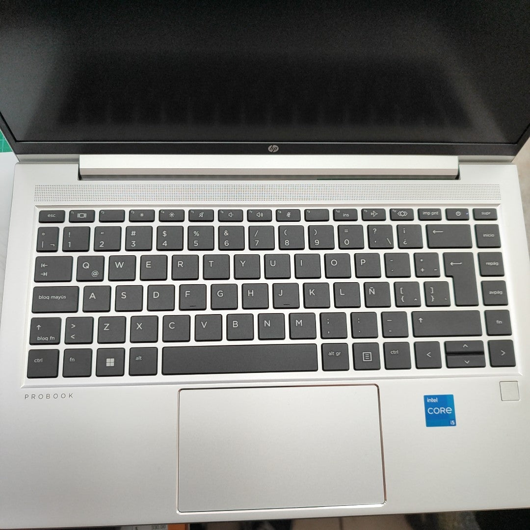 LAPTOP HP PROBOOK 440 G10 (2024) 512 GB SSD 16 GB RAM (SEMINUEVO)