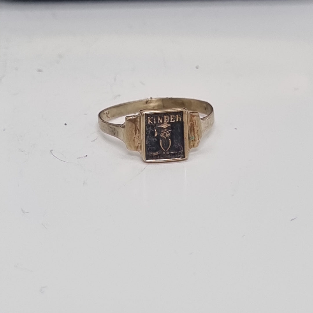 ANILLO DE GRADUACIÓN ORO 10 K 0.9 GRMS (SEMINUEVO)