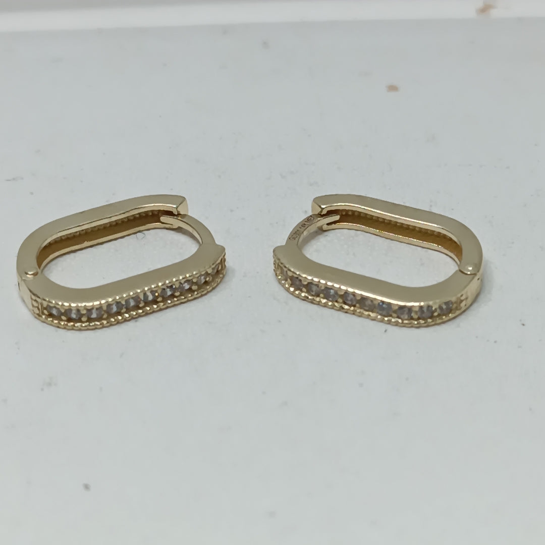 ARETES HUGGIES OVALADA C CIRCONIAS 14K 2.4 GR (NUEVO)