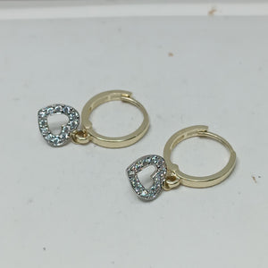 ARETES HUGGIES CON DIJE CORAZON Y CIRCONIAS 14K 2.2 GR (NUEVO)