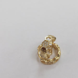 ARETES HUGGIES HEXAGONALES C CIRCONIAS 14K 2.5 GR (NUEVO)