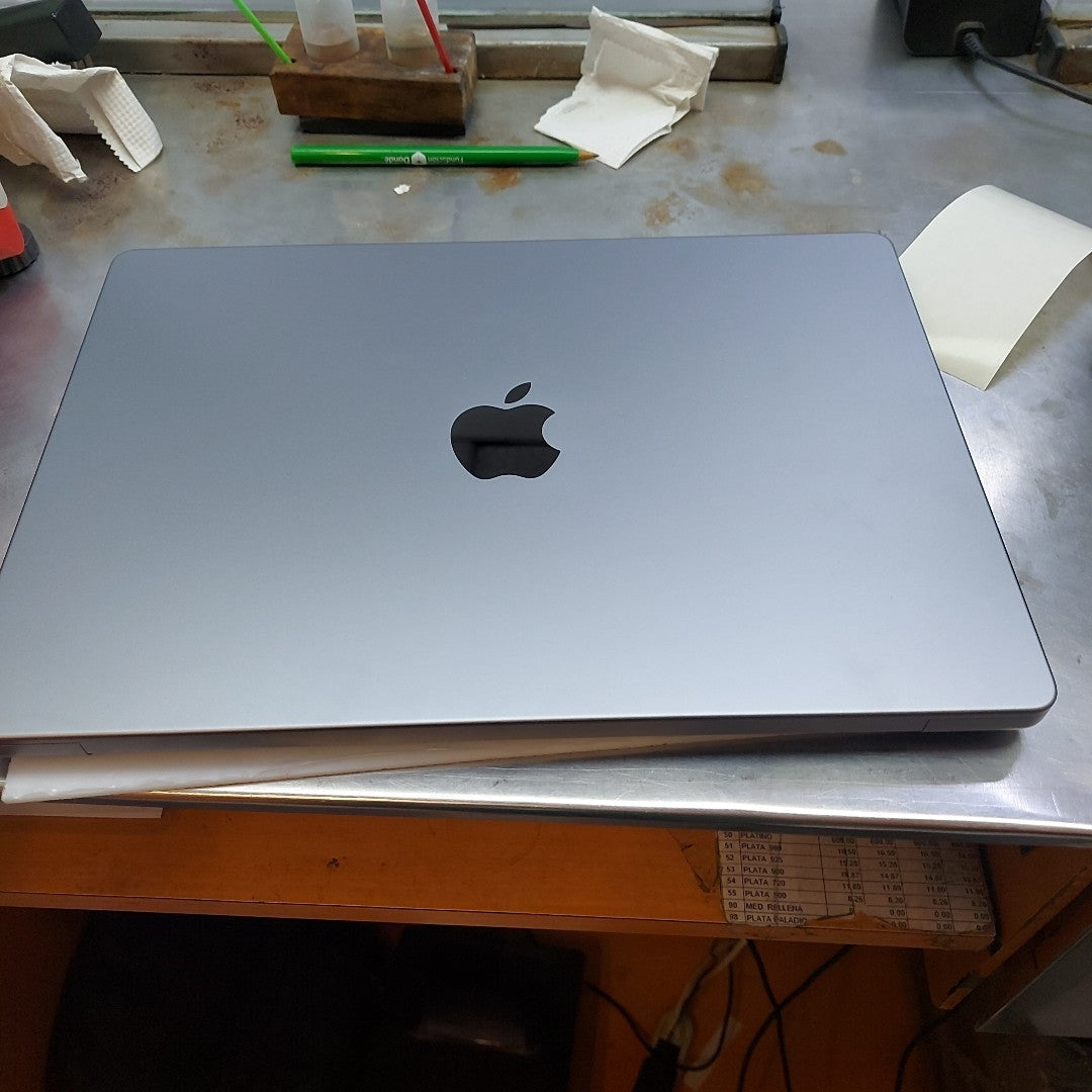 LAPTOP APPLE MACBOOK PRO 14" 2021 3.2 A2442 (8 CPU/14 GPU) 512 GB SSD 16 GB RAM (SEMINUEVO)