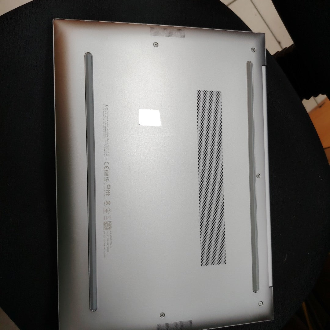 LAPTOP HP ZBOOK FIREFLY 14 G11 (2024) 512 GB SSD 16 GB RAM (SEMINUEVO)