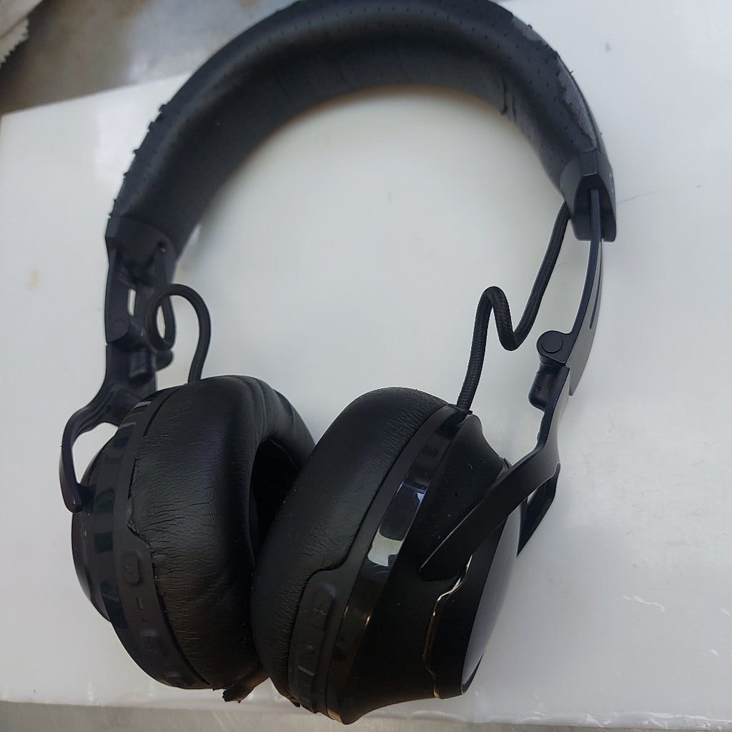 AUDIFONOS JBL CLUB700BT INALAMBRICO ON EAR (SEMINUEVO)