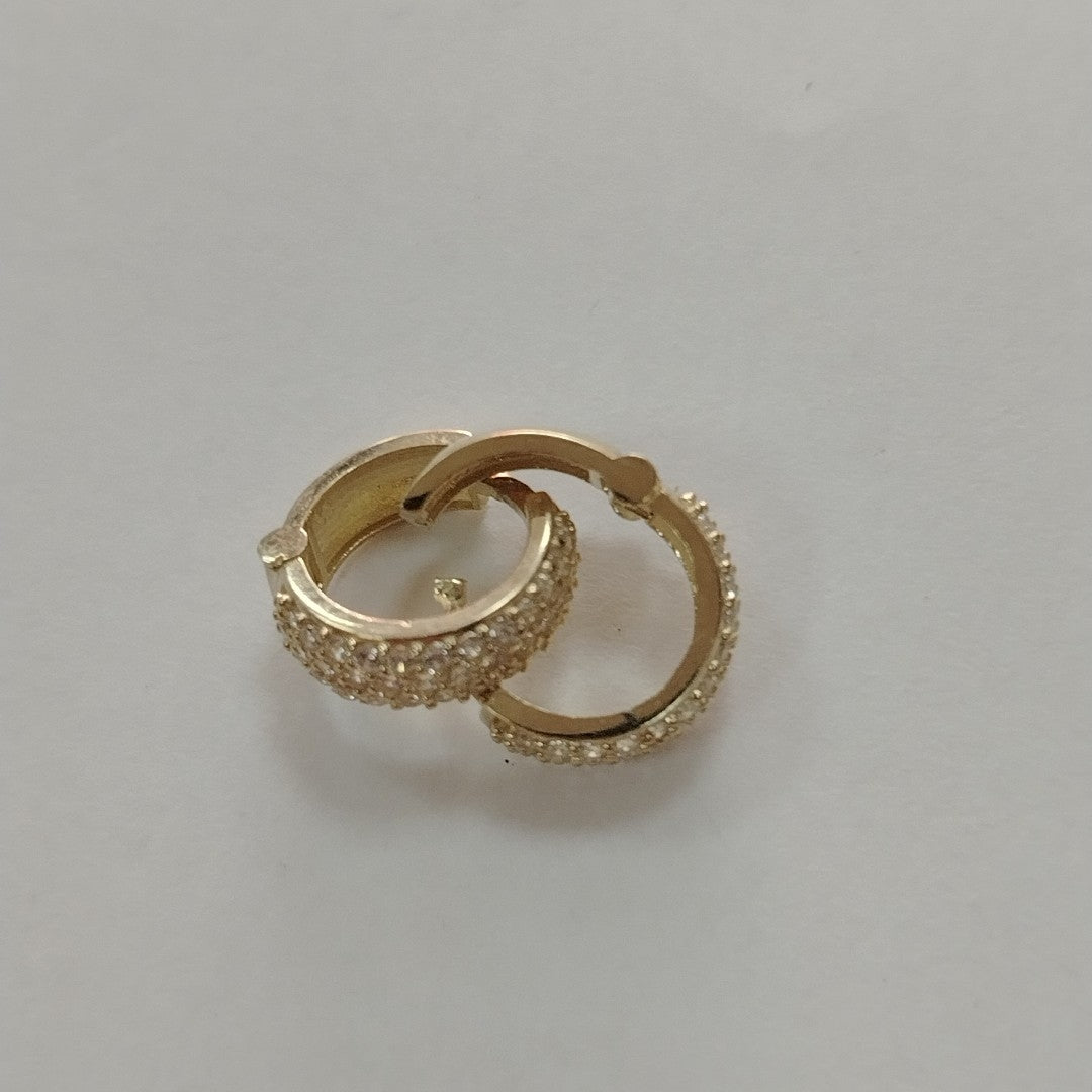 ARETES HUGGIE CON CIRCONIAS 14K 2 GR (NUEVO)