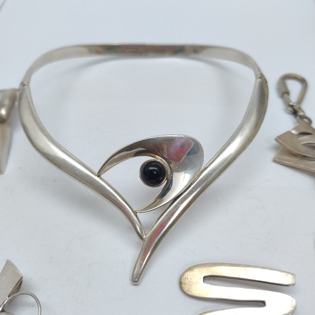 ARETES PAR, GARGANTILLA, LLAVERO, PRENDEDOR PLATA 204.3 GRMS (SEMINUEVO)