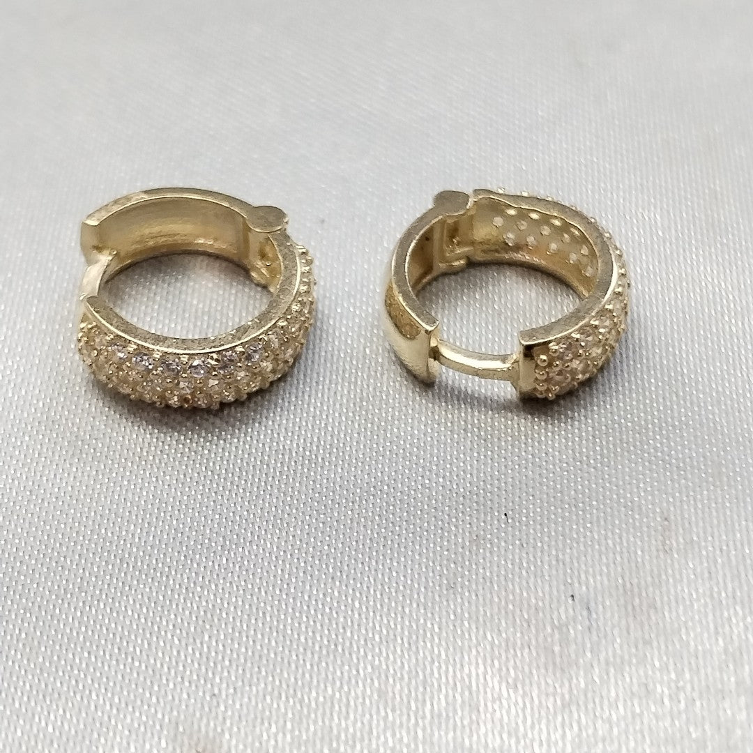 ARETES HUGGIE CON CIRCONIAS 14K 2 GR (NUEVO)