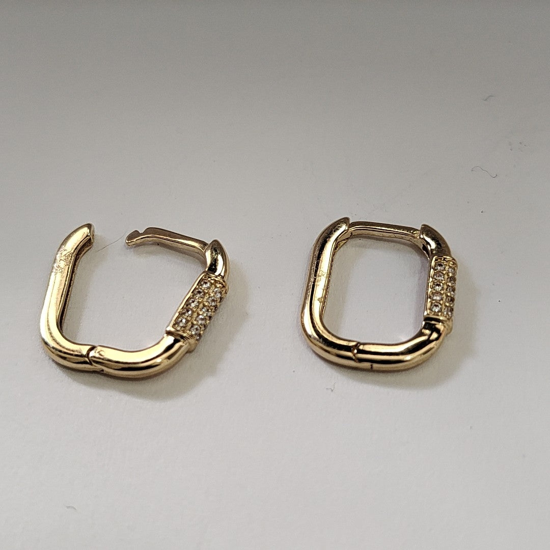 ARETES HUGGIES OVALADA C CIRCONIAS 14K 2.5 GR (NUEVO)