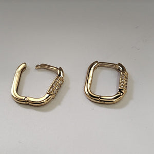 ARETES HUGGIES OVALADA C CIRCONIAS 14K 2.5 GR (NUEVO)