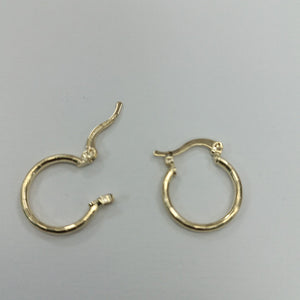ARETES ARRACADAS ESTRIADAS 14K 1.4 GR (NUEVO)