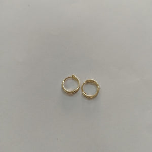 ARETES HUGGIES C CIRCONIA 14K 1.2 GR (NUEVO)