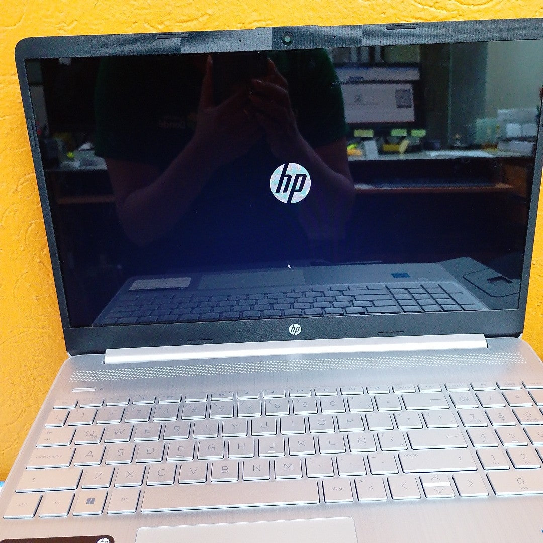 LAPTOP HP 15-DY2050LA (2021) 256 GB SSD 8 GB RAM (SEMINUEVO)