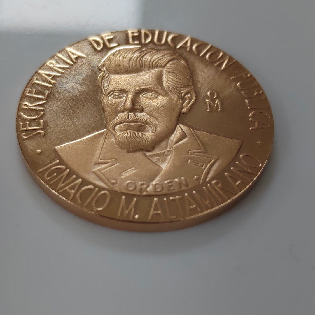 MEDALLA CONMEMORATIVA ORO 21 K 42,00 GRMS (SEMINUEVO)