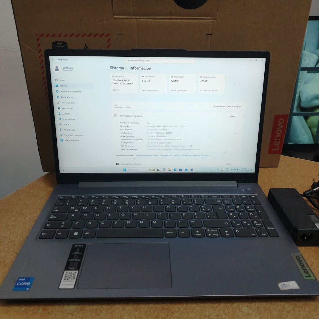 LAPTOP LENOVO IDEAPAD SLIM 3 15IAH8 (2024) 512 GB SSD 8 GB RAM