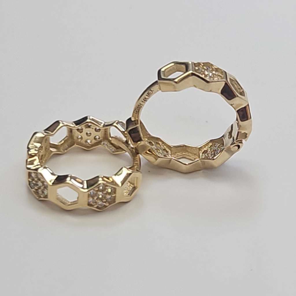 ARETES HUGGIES HEXAGONALES C CIRCONIAS 14K 2.5 GR (NUEVO)