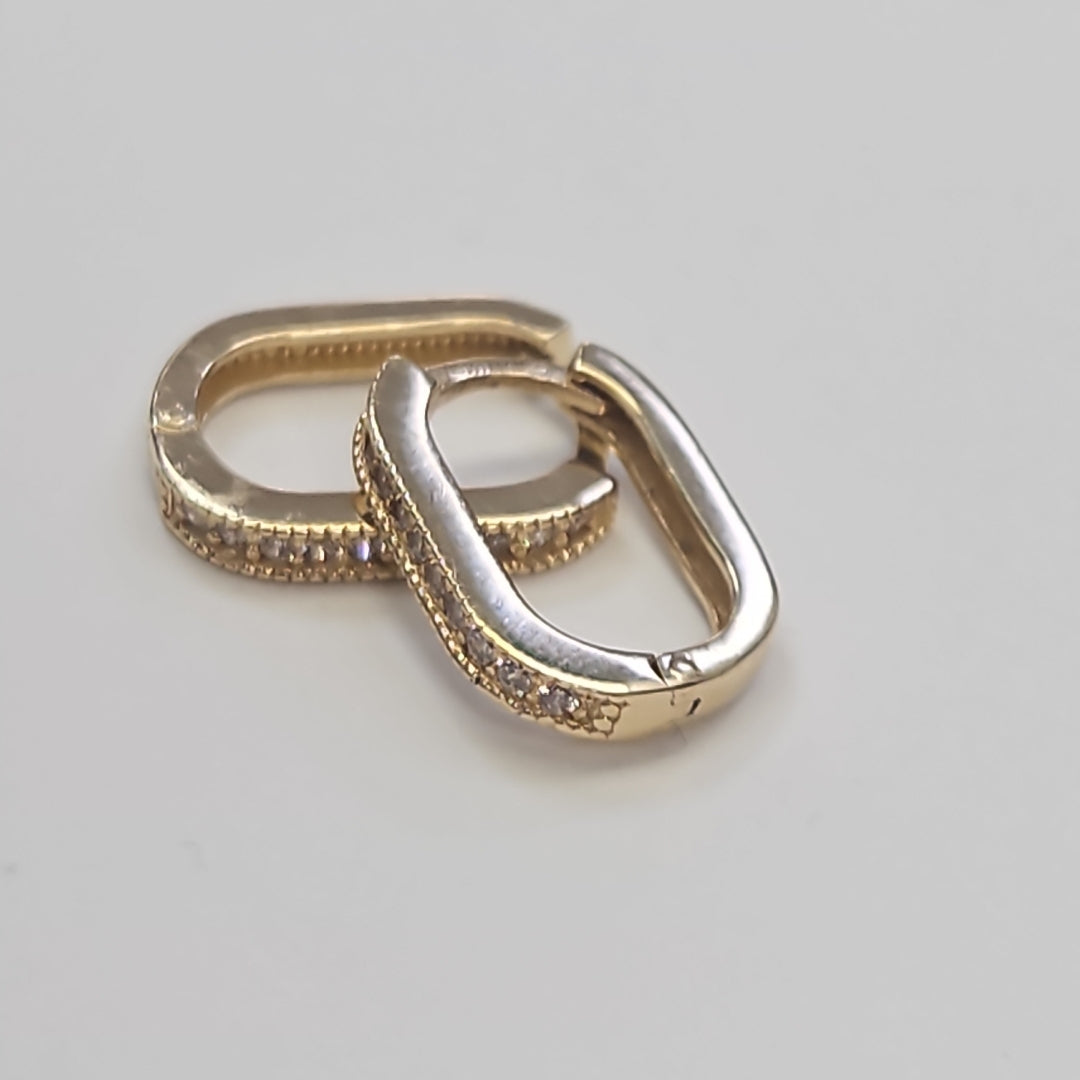 ARETES HUGGIES OVALADA C CIRCONIAS 14K 2.4 GR (NUEVO)