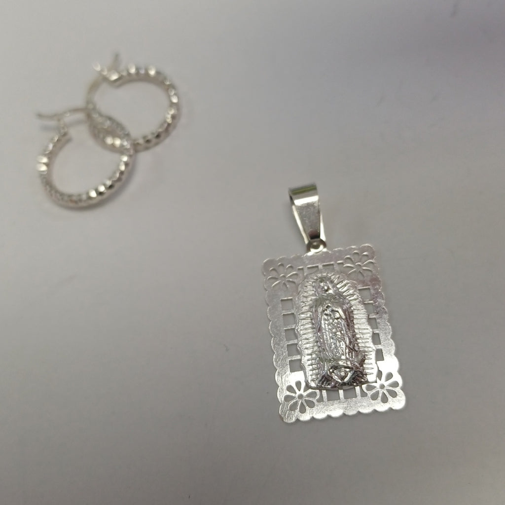 ARRACADAS PAR, DIJE PLATA 3 GRMS (SEMINUEVO)