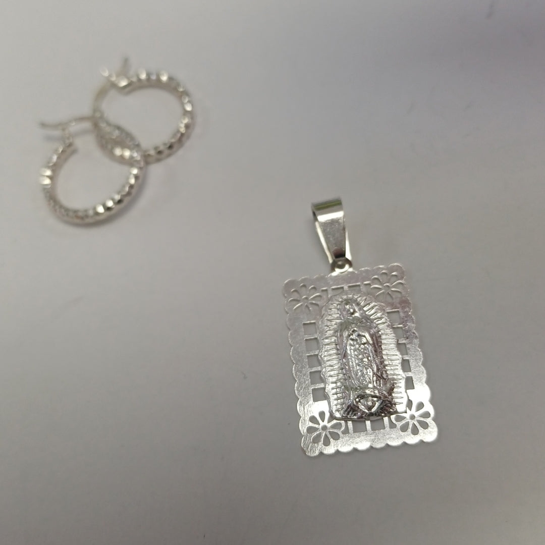ARRACADAS PAR, DIJE PLATA 3 GRMS (SEMINUEVO)