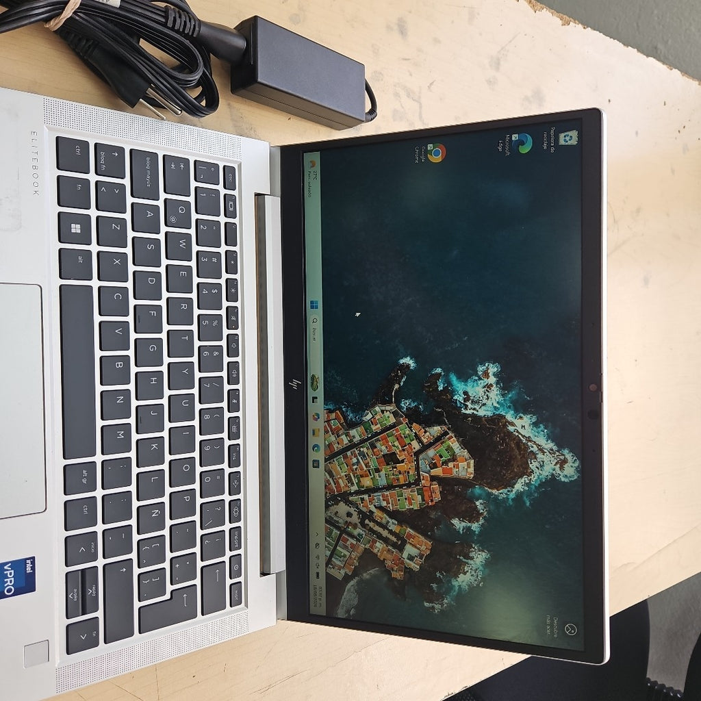 LAPTOP HP ELITEBOOK 630 G10 (2024) 512 GB SSD 32 GB RAM (SEMINUEVO)