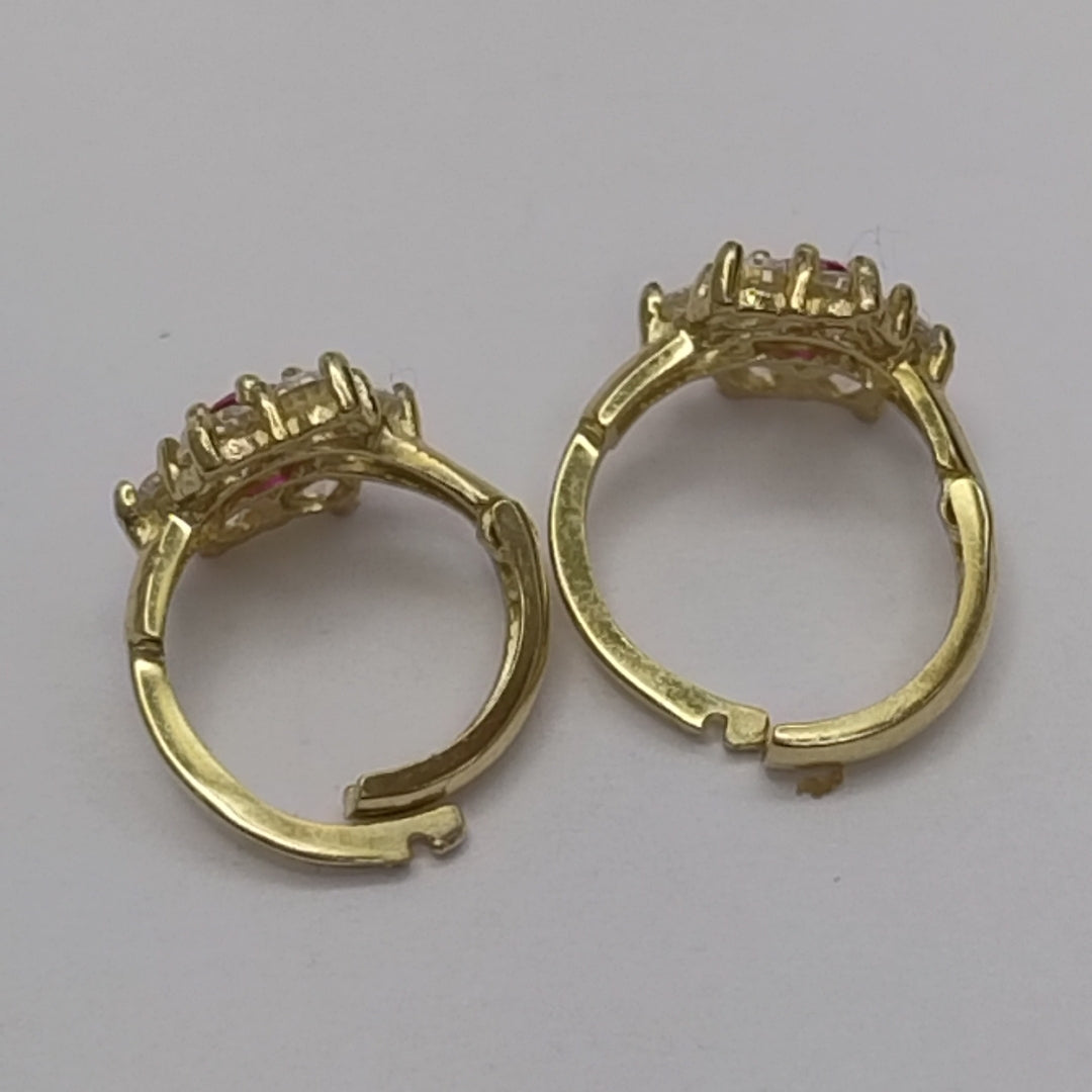 ARETES HUGGIES CON CIRCONIAS Y PIEDRA DE COLOR 14K 1.8 GR (NUEVO)