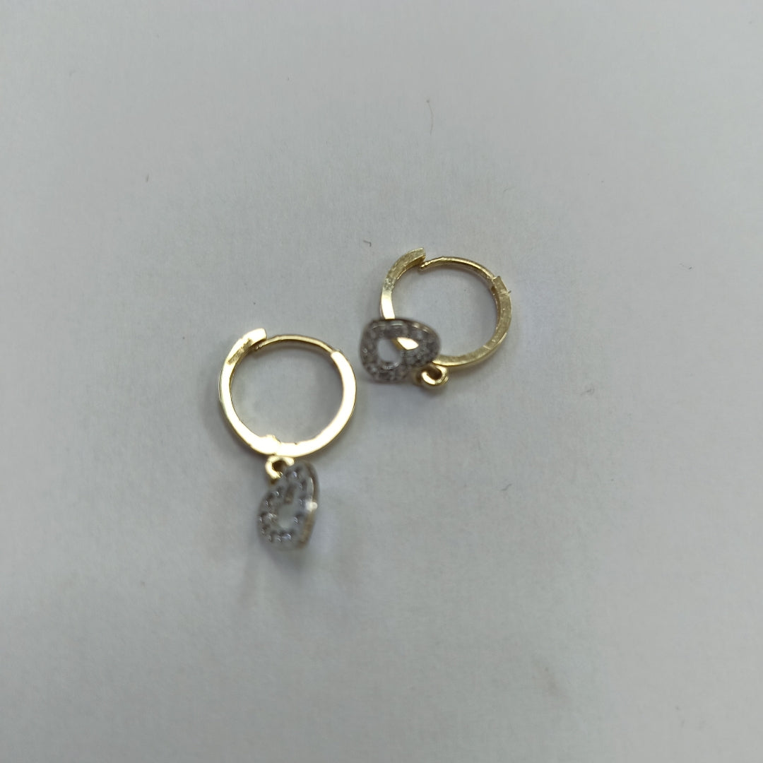 ARETES HUGGIES CON DIJE CORAZON Y CIRCONIAS 14K 2 GR (NUEVO)