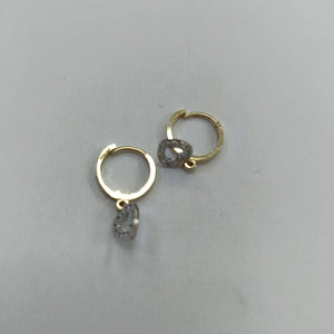 ARETES HUGGIES CON DIJE CORAZON Y CIRCONIAS 14K 2 GR (NUEVO)
