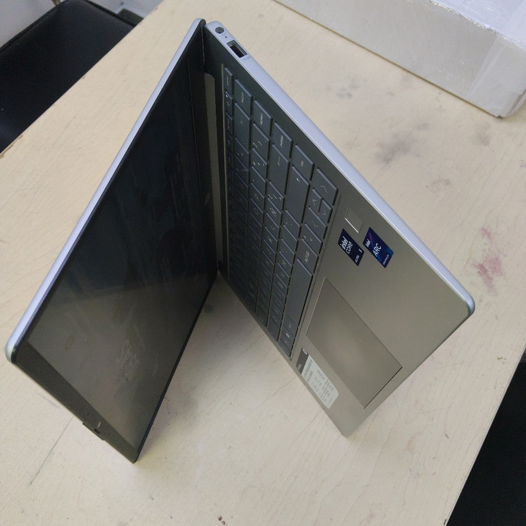 LAPTOP HP 14-EP1000LA (2024) 512 GB SSD 16 GB RAM (SEMINUEVO)