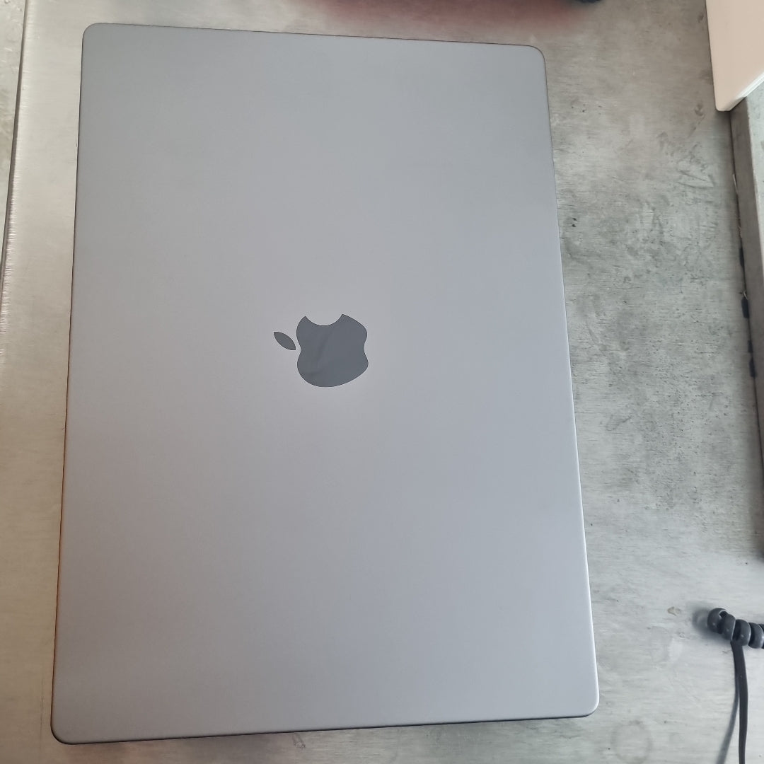 LAPTOP APPLE MACBOOK PRO 16" 2021 3.2 A2485 (10 CPU / 16 GPU) 1 TB SSD 16 GB RAM (SEMINUEVO)