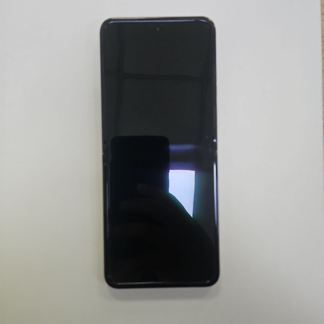 CELULAR MOTOROLA RAZR 50 5G XT2453-1 512 GB 12 GB RAM (SEMINUEVO)