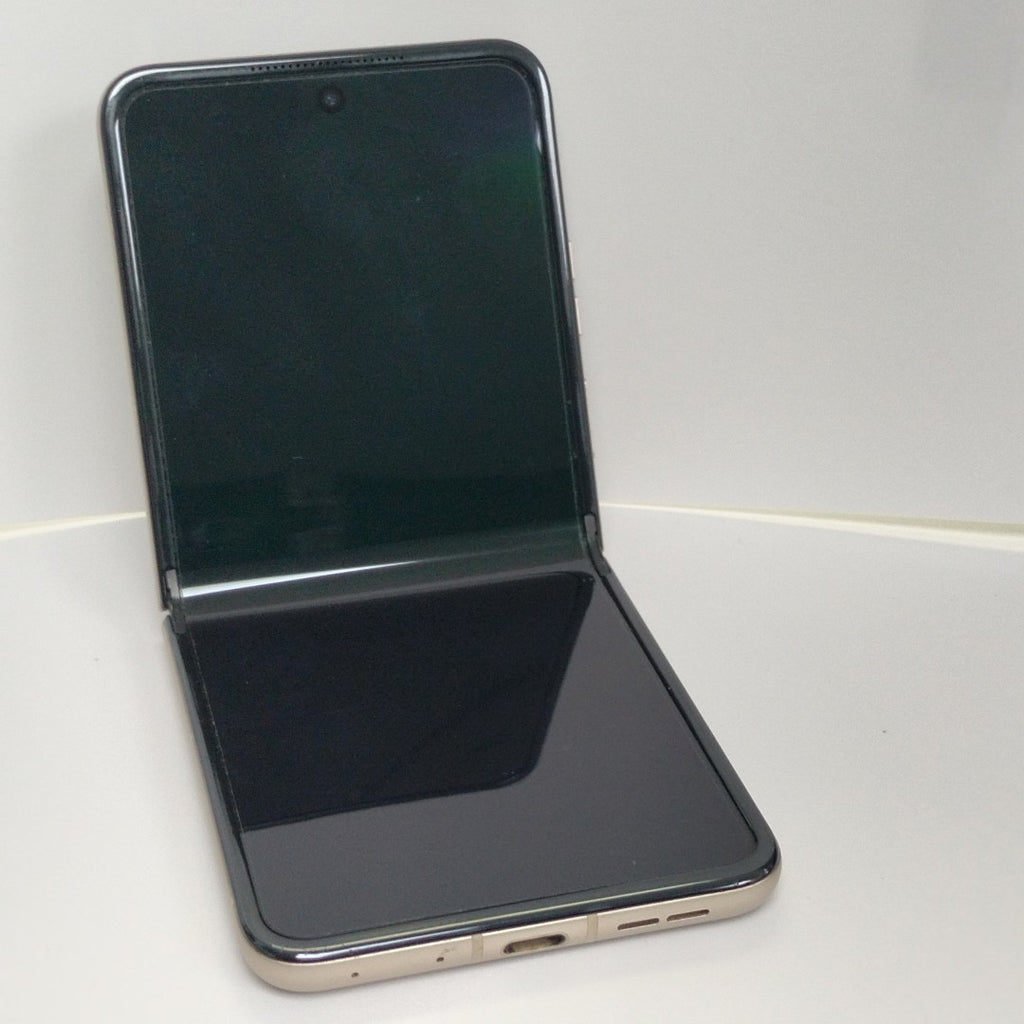 CELULAR MOTOROLA RAZR 50 5G XT2453-1 512 GB 12 GB RAM (SEMINUEVO)