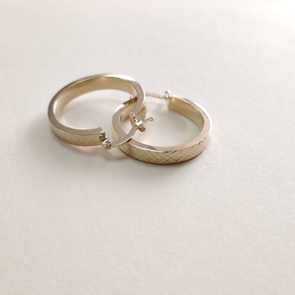 ARETES TEJIDO ARRACADAS FACETADAS 14K 2.9 GR (NUEVO)