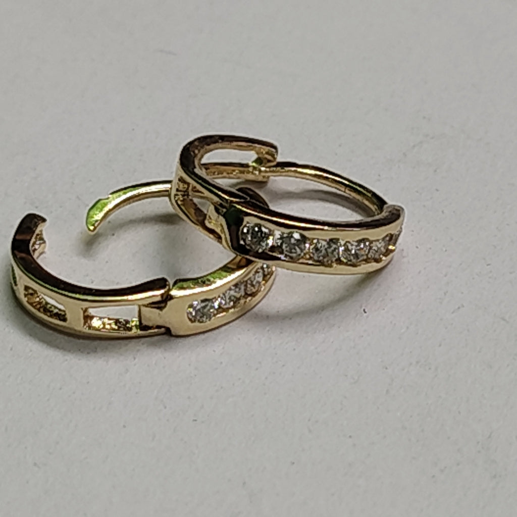 ARETES HUGGIES C CIRCONIA 14K 1.1 GR (NUEVO)
