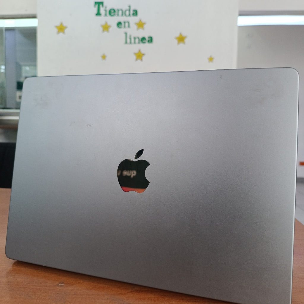 LAPTOP APPLE MACBOOK PRO 14" 2021 3.2 A2442 (8 CPU/14 GPU) 512 GB SSD 16 GB RAM (SEMINUEVO)